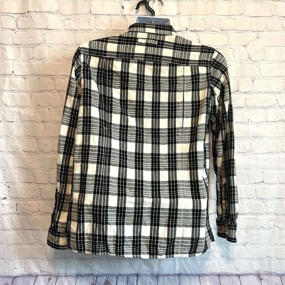 Duluth trading company black plaid flannel button down size Medium - Picture 3 of 9